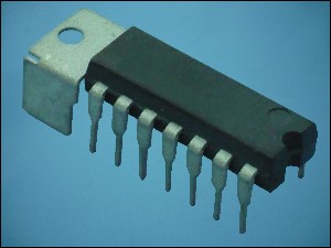 ИНТЕГРАЛНА СХЕМА LA4112 DIL-14
