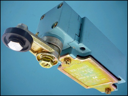 SNAP BUTTON XCK-J10511 ON-(ON) 4-PIN + ROLL